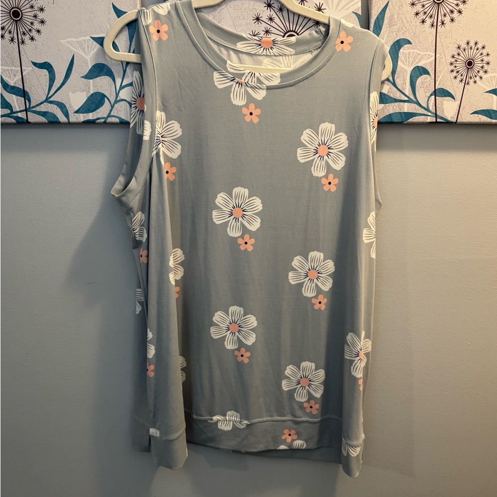 Plus Size women’s Floral Top Gray Pink Sleeveless 2XL NWOT PRICED REDUCED